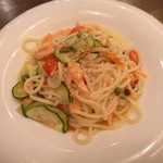 PASTAVOLA - 本日パスタ：ズッキーニとサーモンのオイル系