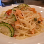 PASTAVOLA - 本日パスタ：ズッキーニとサーモンのオイル系