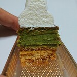 GRUN - 抹茶のチーズテリーヌ断面