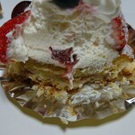 GRUN - レッドフルーツのタルト断面