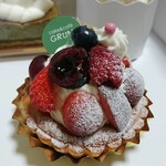 GRUN - レッドフルーツのタルト 453円