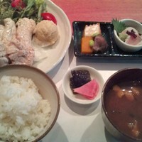 焼鳥YAMATO - ある日のランチ。この値段で頂ける内容とは思えない位に美味しいのですわ♪