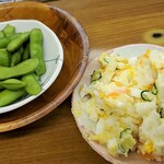 丸木屋商店 - ポテサラと枝豆