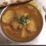 Sanraito Indoneparu Resutoran - 日替りカレー。チキンと野菜のスープ状のカレー