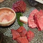 島生まれ島育ち 隠岐牛店 - ホルモン盛り合わせ。ブリッブリ！