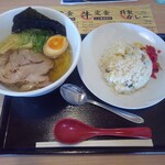 里山製麺 - ハーフラーメン（あっさり塩）+半炒飯