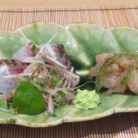 悠々 - イサキの焼き霜造り　カワハギ肝醤油和え