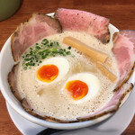 ラーメン家 みつ葉 - 豚CHIKIしおチャーシューメン