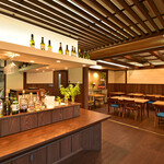 けせんのだいどころ ケラッセ - 明るくリノベーションされた店内