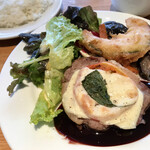 ムーラン - 豚肩ロースのモッツァレラチーズとトマトの重ね焼き