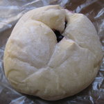パン工場 ジャスコもりの里店 - ブルーベリーソースの入った菓子パン