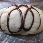 パン工場 ジャスコもりの里店 - チョコレートソースの入った菓子パン