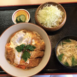 秀かつ - カツ丼(税込900円)