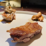 ラ カンロ - ⑦ オマールバター、ジロール茸
      ★ ブレス鶏（仏のブランド鶏）モモ+ムネのグリル、オマール海老出汁+バターのソース、ジロール茸添え