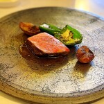 オーガニックグリル鵠沼海岸 - 熊本県産あかうし　ピーマン　じゃがいも　黒にんにくグレービーソース