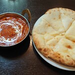 ブランチ - チーズナン、プラウンカレー