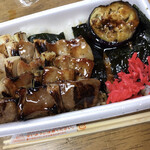 ハセガワストア - やきとり弁当（中）（タレ）
      レバー1本増し
      串取りました&小袋から紅生姜出しました