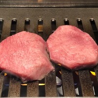 焼肉うしごろ 銀座並木通り店 - 究極の黒タン厚切り