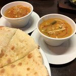カトマンズキッチン - 野菜カレーとチキンカレーとナン(笑)