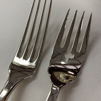 レストラン カスケード - 変わった形のフォークは虹鱒用