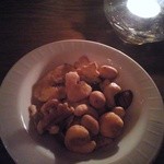 クーパー - お通し　ナッツ