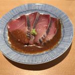 日本橋海鮮丼 つじ半 - ワラサの刺身。鯛茶漬け用に。