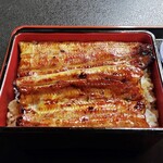 うな繁 - 鰻は肉厚で脂が乗っています。