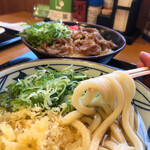 丸亀製麺 - うどんはしっかりうまい。はやく飲みたい(鵜のサガ)