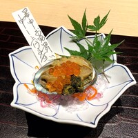 個室和食 肉割烹 吟次郎 品川駅前店 - 【先付】
                    鮑軟煮 イクラ醤油添え
