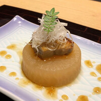 個室和食 肉割烹 吟次郎 品川駅前店 - 【合い肴】
                    大根フォアグラソテー
                    白髪葱 木の芽
