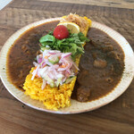 spicepub.reglage - スタンダードなチキンカレーと酢豚カレーの2種盛り