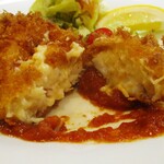 kitchen俊貴 - 車海老のクロケット：かなり大きな車海老を開いて ベシャメルソースを併せて揚げてあります。車海老のお味がしっかり感じられ、熱々で、味わい深い上品なフライになっています。　　　　　　020.07.23