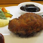 kitchen俊貴 - 黒毛和牛ハンバーグ：ジューシーで濃厚な肉感のある 黒毛和牛100%ハンバーグステーキです。　　　　　　020.07.23