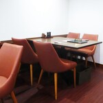 kitchen俊貴 - 店内の様子、4人用テーブル席。　　　　　　020.07.23