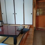 さんくるげ - 小上り席のテーブルが1個になってました。