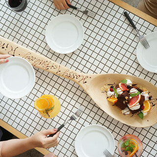 大きなスプーンで特別なひと時を演出！アニバーサリープレート