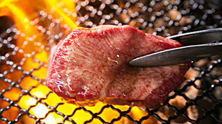 Yakinikusannemmenouwaki - 名物塊肉はスタッフが目の前で丁寧にお焼きします！！