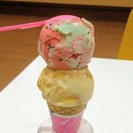 サーティワンアイスクリーム - 料理写真:ポッピンドリーム＋キャラメルリボン