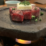 加賀屋 姉妹館 あえの風 - 特選牛肉　溶岩プレート焼き
                                唐辛子味噌で頂く
                                2019/11  by みぃこのごはん日記