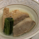 加賀屋 姉妹館 あえの風 - 合鴨治部煮　白味噌仕立て
      蓮根餅おかき揚げ
      2019/11  by みぃこのごはん日記