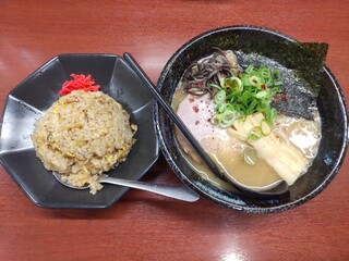 麺屋 かねもり - 「ラーメン＋ミニチャーハンセット」950円。