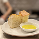 トラットリア ピアット フレスコ - 焼きたてフォカッチャ