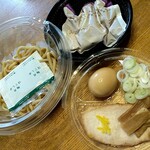 セブンイレブン - 包装を剥がし、パーツ分け