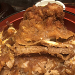 博多　ほてい屋 - かつ丼の断面