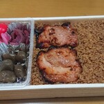 有限会社 九十九鶏本舗 - 九十九鶏弁当一番人気810円