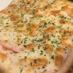 コーヒーとおやつの店 アンドモア - この具沢山な「クロックムッシュ」の焼き色がいいですね！