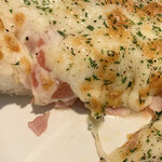 コーヒーとおやつの店 アンドモア - 割ってみると、チーズがトロ〜リ♡