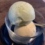 コーヒーとおやつの店 アンドモア - ずんだの粒々感もいいし、バニラもバニラビーンズがたっぷり！！