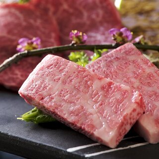 Saga beef brand ◆ Yogan-yaki (roasted on a hot stone) and Sukiyaki available ◆