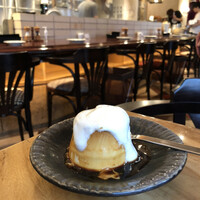 カルネジーオ イースト - 